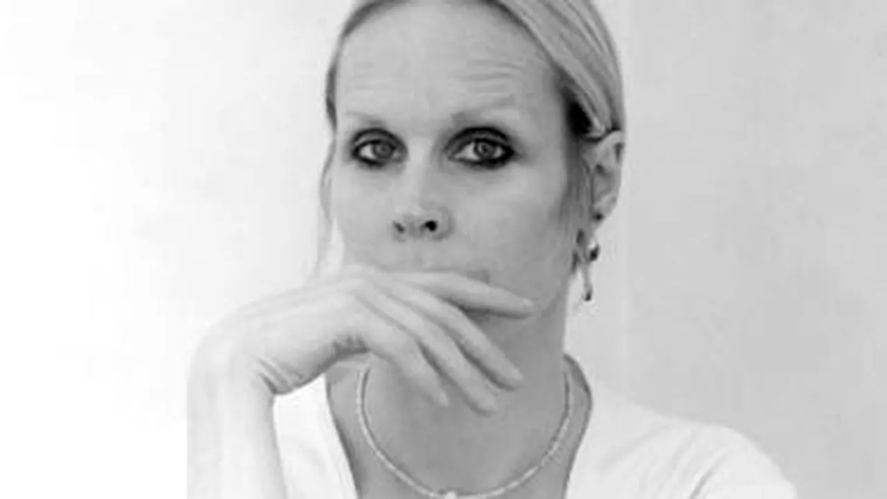 Cronica FNT: Poveştirile coregrafice ale lui Carolyn Carlson: de la unitate la fluiditatea apei şi arderea focului