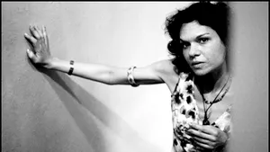 Asli Erdogan, scriitoare turcă, judecată în libertate în cadrul unui proces din Turcia 