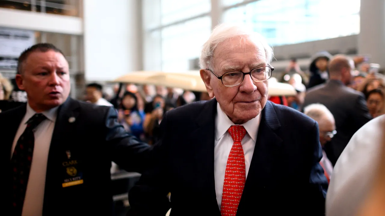 Mişcări pe bursa din SUA. Miliardarul Warren Buffett îşi retrage investiţiile făcute pe bănci şi pariază pe producătorii de medicamente