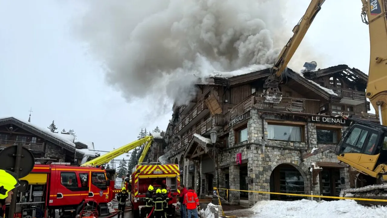 Un hotel de cinci stele din Alpii francezi a luat foc. Peste 270 de persoane, evacuate