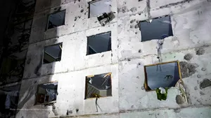 Bloc de locuinţe din Harkov, bombardat de ruşi. Zeci de persoane au fost rănite