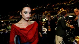 Victoria Beckham nu călătoreşte fără să aibă cristale în bagaje
