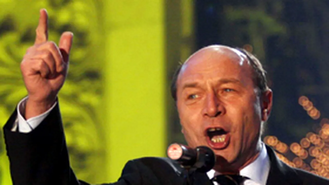 Băsescu în Piaţa Universităţii: E timpul ca românii să nu mai fie despărţiţi de garduri
