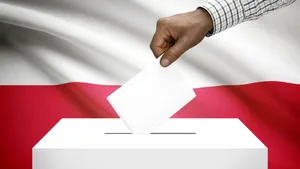 Turul doi mobilizează din nou: Polonia urmează exemplul României privind prezența masivă la urne