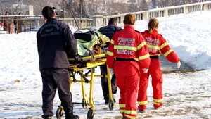 Patru accidente s-au produs pe pârtiile de schi din Braşov. A fost nevoie de intervenţia echipajelor SMURD