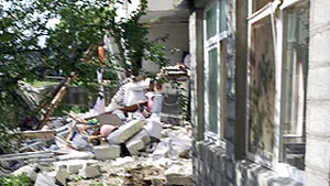 Blocul din Zalău afectat de explozie va fi demolat de un expert