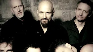 REPORTAJ. Concert James în Bucureşti. Rock cosmic şi fani în delir. Primii paşi pe Lună sau muzica intergalactică - FOTO