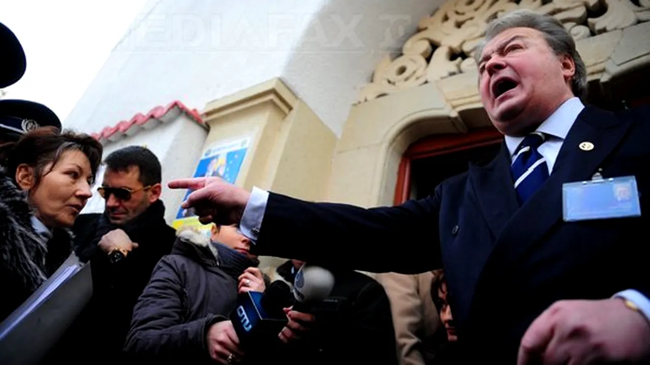 C.V. Tudor şi ceilalţi membri ai PRM au plecat marţi noaptea din clădirea din strada Emile Zola