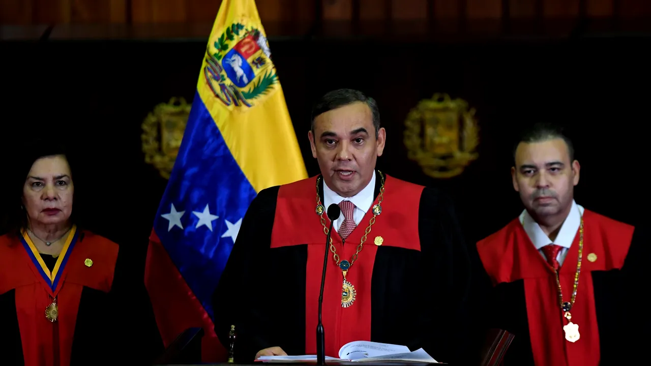SUA oferă 5 milioane de dolari recompensă pentru arestarea judecătorului şef al Venezuelei. De ce este acuzat