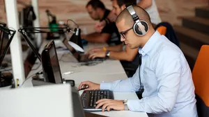 Cât de importanţi sunt It-iştii pentru România. ANIS: Un angajat în IT contribuie la bugetul de stat dublu faţă de medie