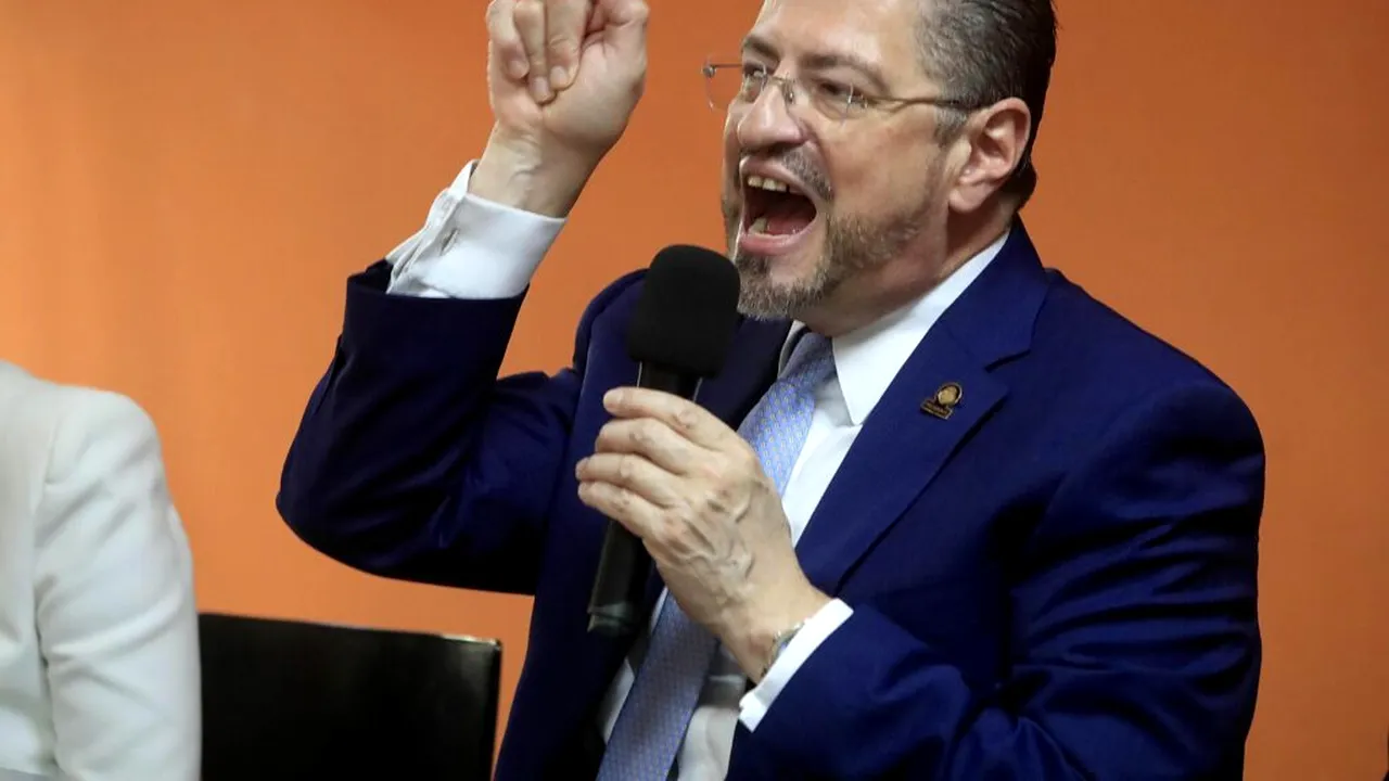 Președintele din Costa Rica scapă de cercetările pentru interferență în alegeri. Cazul său, suspendat până la încheierea mandatului