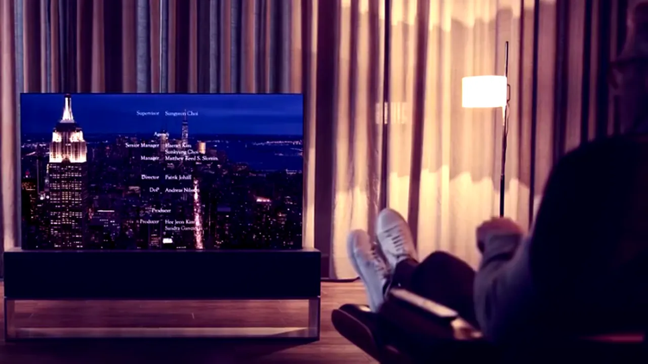 LG lansează primul televizor cu ecran rulabil, cu diagonală de 165 de centimetri. Cât va costa