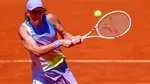 Swiatek se califică în sferturile de la Roland Garros după ce a câştigat cu Rybakina
