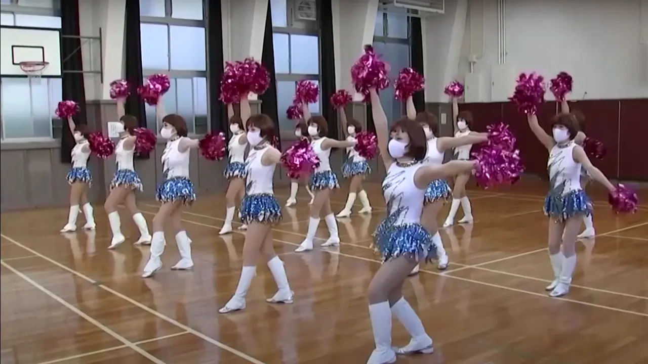 VIDEO Majoretele care traversează viaţa în paşi de dans. Cu vârste între 60 şi 89 de ani, japonezele s-au întors la repetiţii