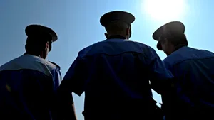 Jandarmi şi poliţişti români din Kosovo, repatriaţi