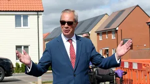 Nigel Farage, cel mai popular lider politic din UK, este anchetat pentru un cadou de 5 milioane de lire sterline. Cine i l-a oferit