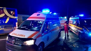 Trei tineri spulberați de o mașină pe un drum din Cluj