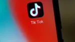 Peste 300.000 de conturi false TikTok au spamat alegerile din România