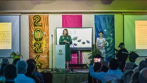 Doi din trei absolvenţi ai Transylvania College aleg să studieze în străinătate
