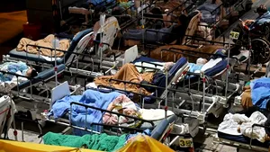 Imagini horror din Hong Kong: pacienţi întinşi pe stradă şi sistemul de sănătate în colaps