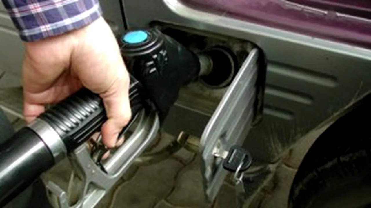 Petrom va reduce luni preţurile la benzină şi la motorină