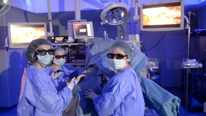 După ce a fost plimbată 7 ore între spitale, medicii au fost nevoiţi să-i amputeze piciorul pentru a-i salva viaţa