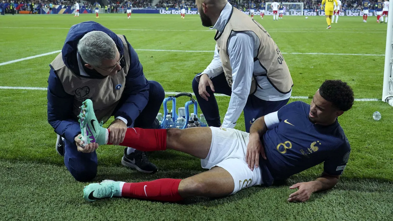 Tânăra vedetă a lui PSG, Warren Zaire-Emery, pe tuşă tot restul anului după debutul cu Franţa