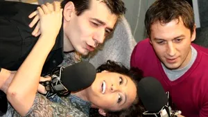 Claudia Cream a cântat cu capul în jos la ProFM
