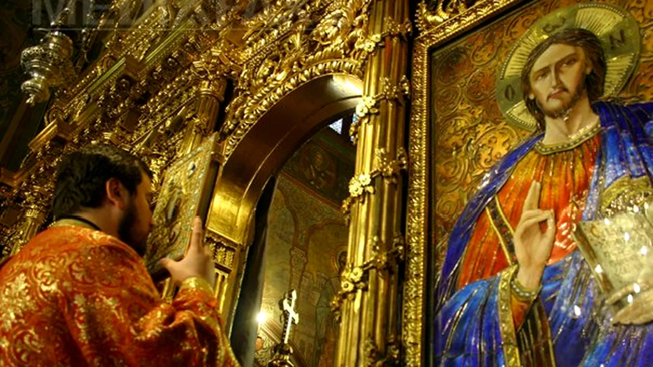 Acatiste şi pomelnice online: Biserica face pact cu internetul - 1 euro acatistul, 24 de euro abonamentul pe o lună