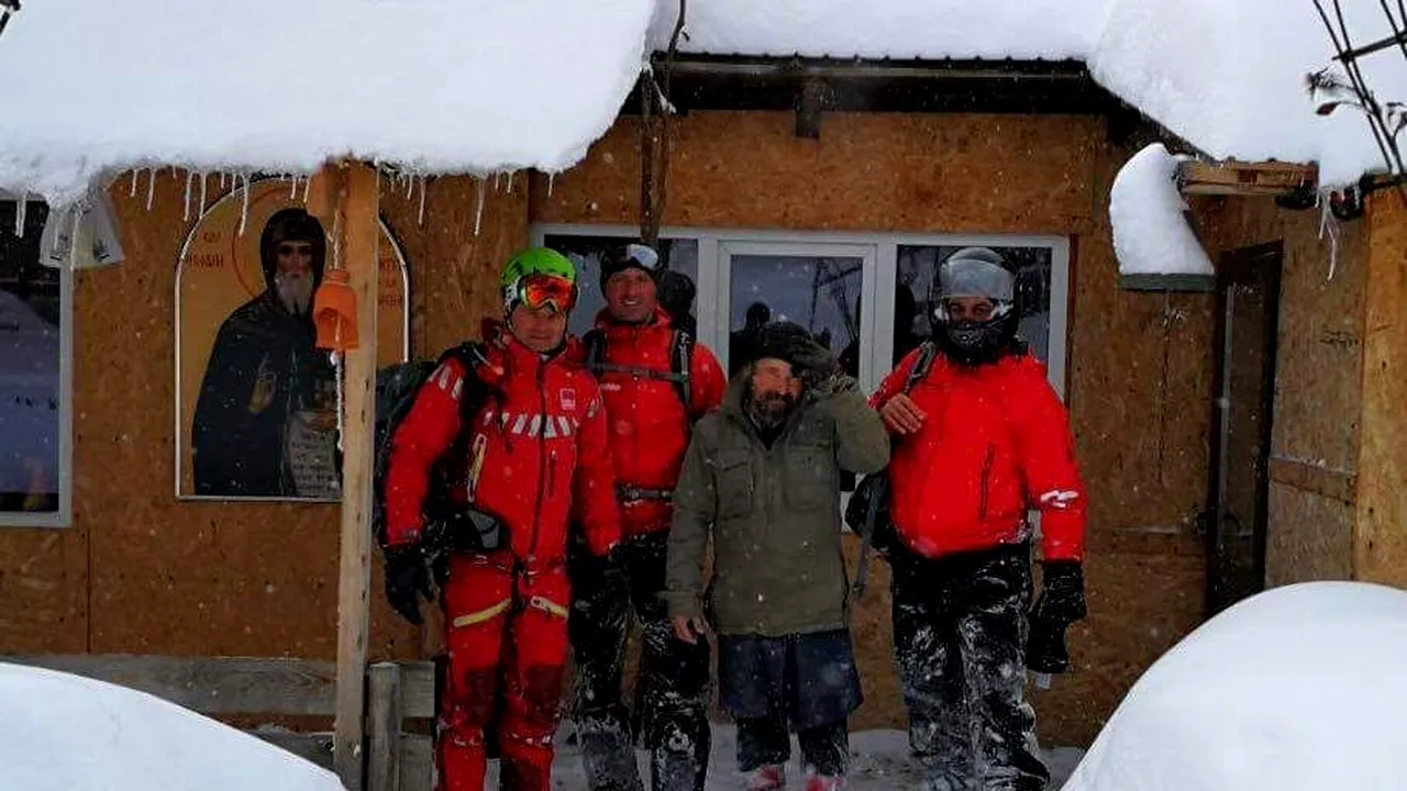 Călugării de la un schit din Gorj, izolaţi din cauza zăpezii