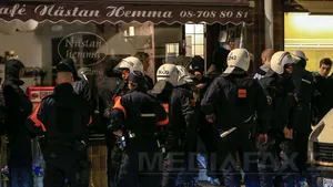 Protestele de la Stockholm - Ploaia şi suplimentarea efectivelor de poliţie au temperat incidentele