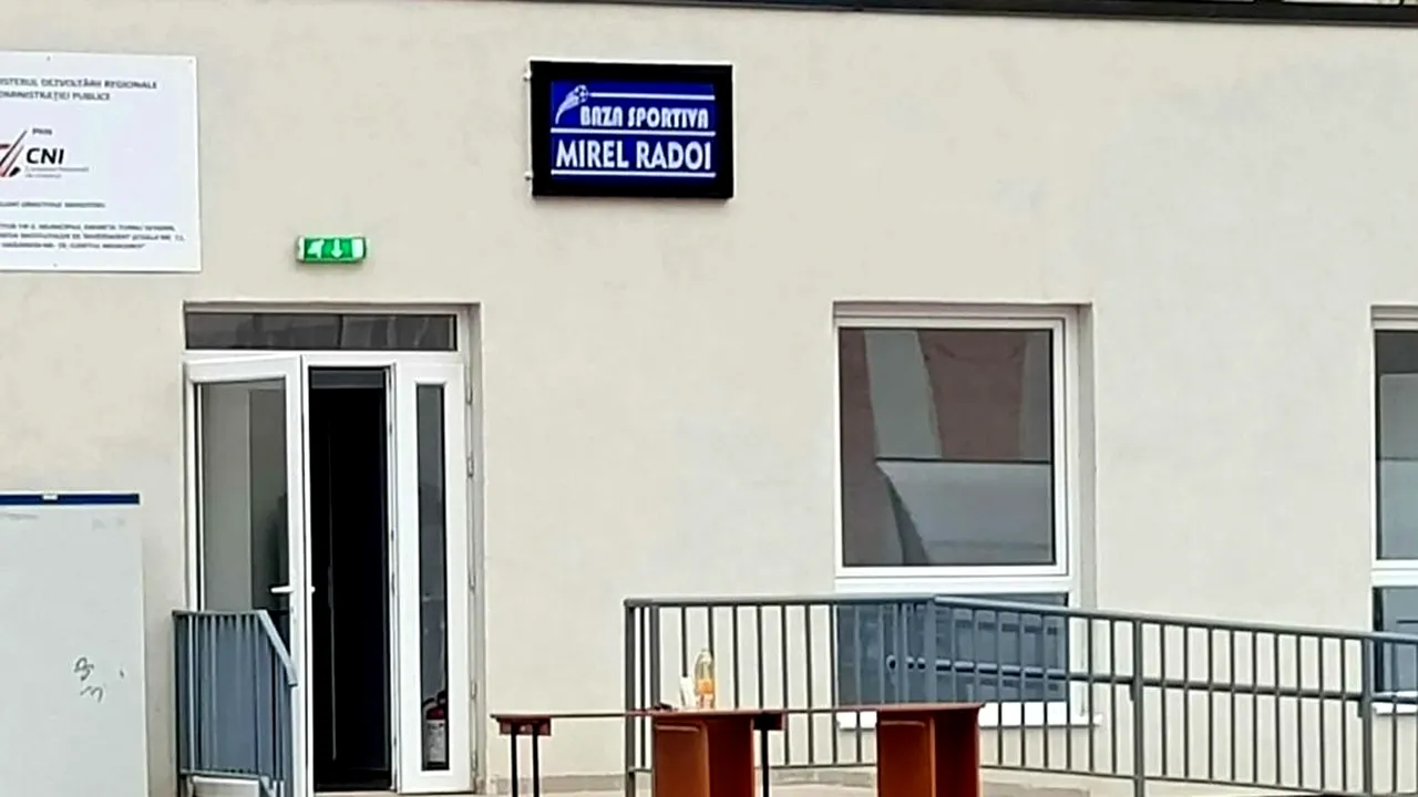 Actualul antrenor de la FCSB are teren care îi poartă numele, în orașul natal: Baza Sportivă ”Mirel Rădoi” a fost inaugurată la malul Dunării