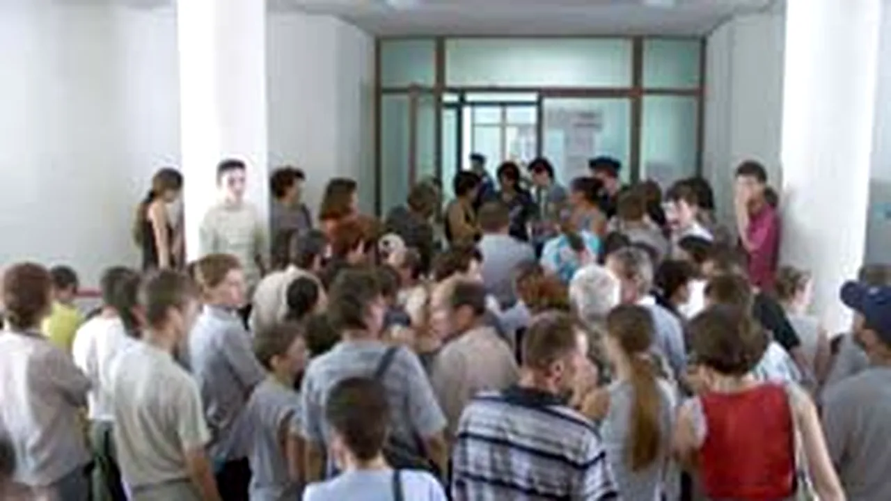 Aproape 60.000 de elevi, admişi la a doua repartizare computerizată