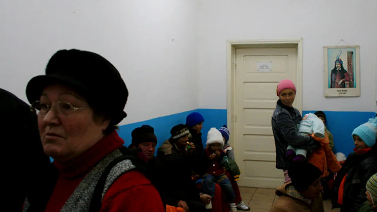 REPORTAJ: Medici şi studenţi au descins în Delta Dunării pentru a le face analize gratuite copiilor - GALERIE FOTO