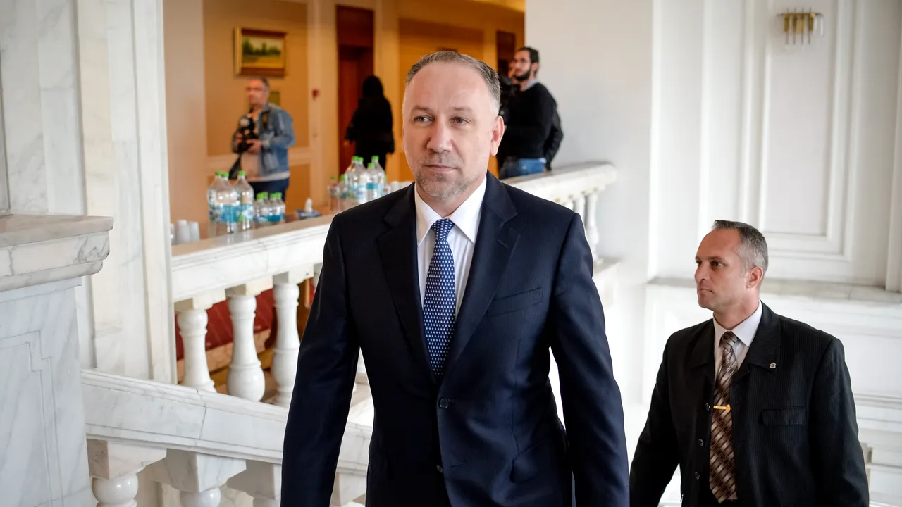Bogdan Licu îl va înlocui pe Valer Dorneanu în funcţia de judecător CCR. Cristi Danileţ l-a acuzat de plagiat