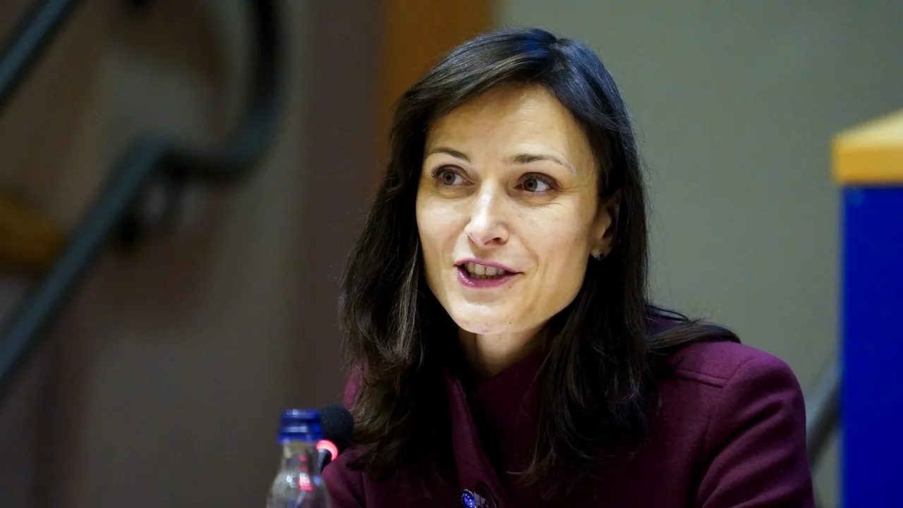 CE lansează noua versiune a instrumentului SELFIE, care sprijină educaţia digitală