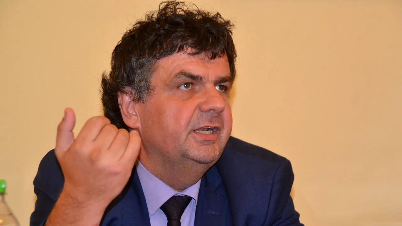 Semnal de alarmă tras de rectorul UPT: Sunt studenţi care nu ştiu să folosească e-mailul / Avem situaţii în care studenţii trimit mesaje profesorilor doar pe reţelele de socializare