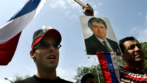 Naţionaliştii sârbi vor manifesta împotriva extrădării lui Karadzici