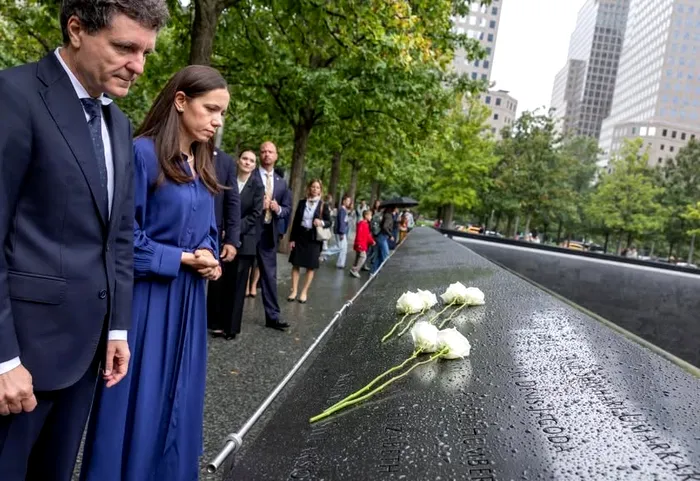 FOTO Nicușor Dan și Mirabela Grădinaru au depus flori la Memorialul 9/11 din SUA