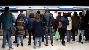 Cum vor circula trenurile de metrou şi tramvaiele în noaptea de Înviere