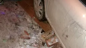 Un bărbat de 40 de ani din Mureş a murit, zdrobit sub maşina pe care o repara