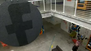 REPORTAJ: Cum arată viaţa angajaţilor la Facebook - VIDEO