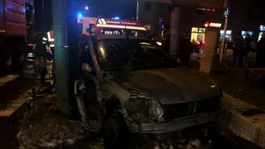 Accident cu şase victime în Braşov. O maşină a fost proiectată într-un grup de pietoni