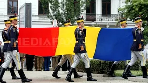 DOLIU NAŢIONAL în România şi Muntenegru pentru victimele accidentului. Ceremonia de Ziua Drapelului a fost îndoliată