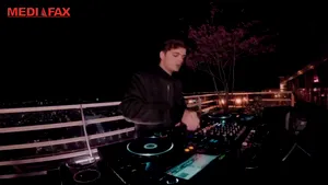 Scena Untold s-a mutat în casele marilor DJ. Cum fac faţă pandemiei Martin Garrix, Lost Frequencies şi mulţi alţii. Unii au mixat live chiar din toaletă