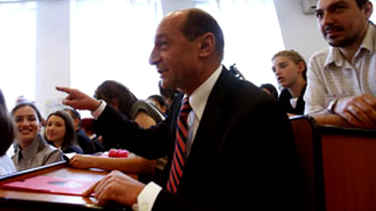 Băsescu: Alocarea de bani, făcută nu doar pentru salariile profesorilor, ci şi pentru copii
