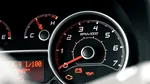 Martorul „Check Engine” s-a aprins în timp ce conduci. Cât timp poți continua fără să distugi motorul