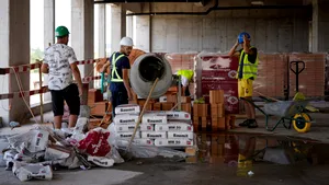 Scădere abruptă în construcții în luna august: volumul lucrărilor s-a redus cu peste 24% față de iulie