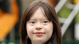 VIDEO O tânără de 21 de ani, cu sindromul Down, şi-a îndeplinit cea mai ARZĂTOARE dorinţă: A prezentat vremea în cadrul unei emisiuni