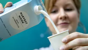 Atenţie la sfaturile neavizate de pe internet. Laptele de vacă, recomandat pentru tratarea COVID-19. Ce spun experţii medicali